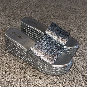 EUC MATA SHOES Silver Platform Slide Sandals Womens 9 shine cute weave